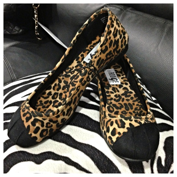 Shoes - 😧TODAY ONLY😧Leopard Print Flats