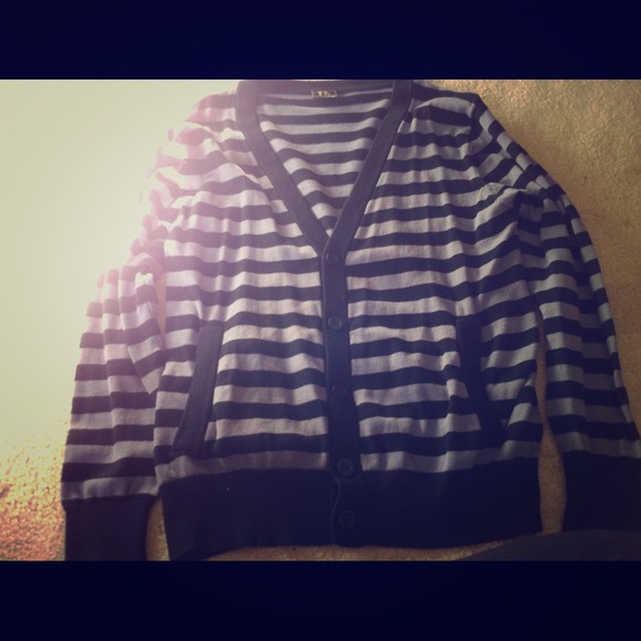 🚫SOLD🚫Men's Grey/Black Strip Cardigan