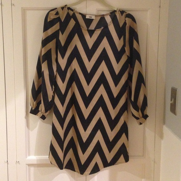 ❌SOLD❌ Tobi Black and Tan Chevron Shift Dress