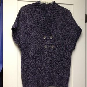 Very cute short sleeved sweater by Tommy Hilfiger.