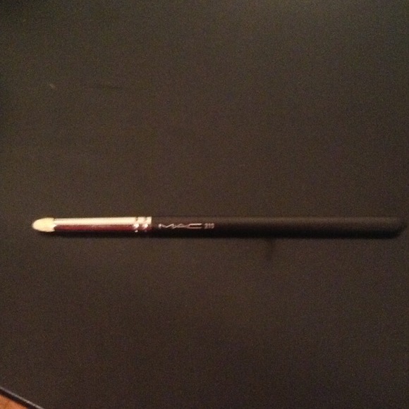 Mac 219 pencil eye brush
