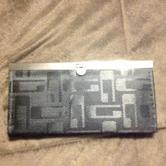 New black wallet