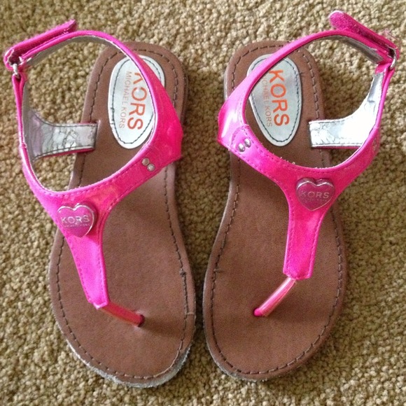 ⛔Sold in bundle⛔ Michael Kors Toddler pink sandals