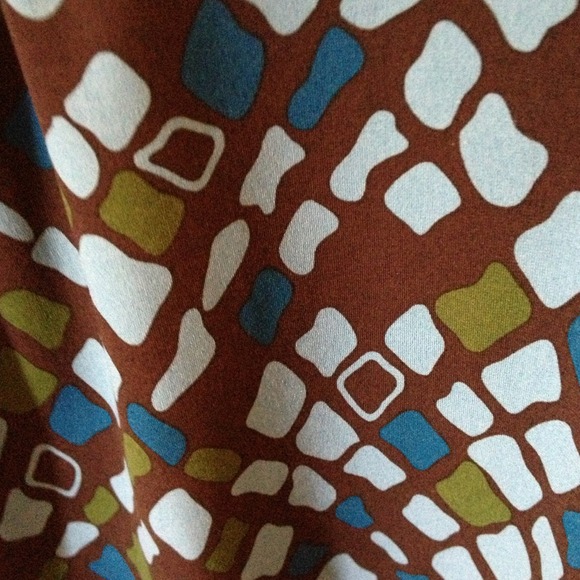 Attractive fitting top-stretchy like new - Picture 3 of 3