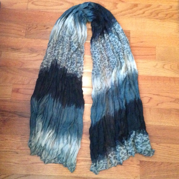 🎉2X Host Pick🎉Grey Leopard Dye Scarf - Picture 2 of 3