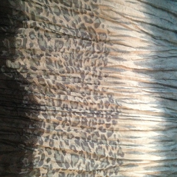 🎉2X Host Pick🎉Grey Leopard Dye Scarf - Picture 3 of 3