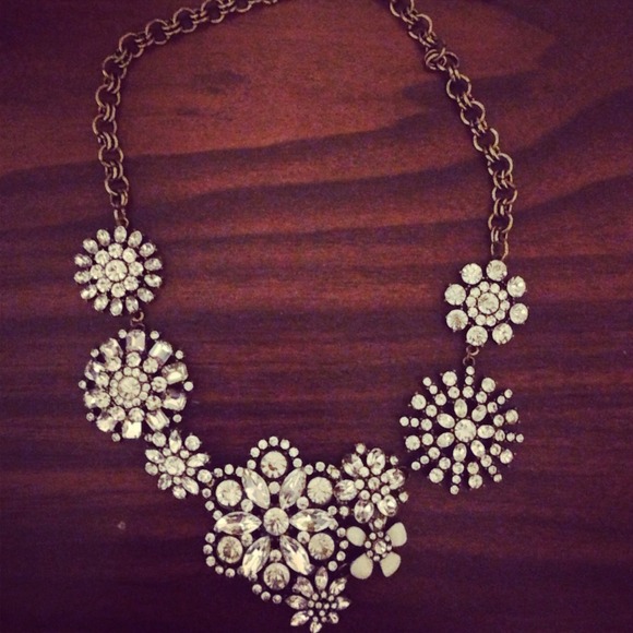 ❌SOLD❌ Crystal Flower Lattice Necklace