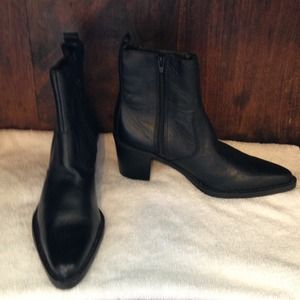 NEW. Seychelles black leather boots