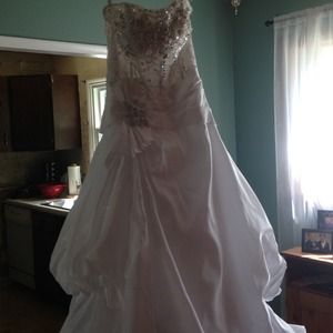 Beautiful wedding dress!