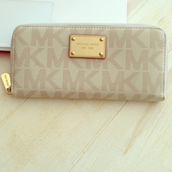 Michale Kors wallet!!
