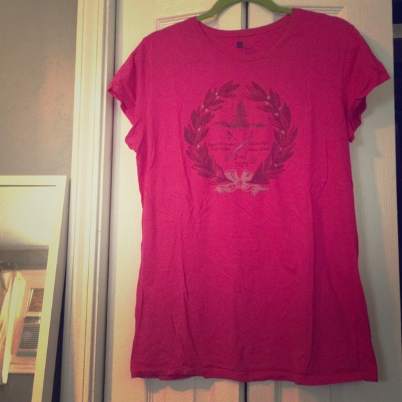 💗Pink crest Gap Tshirt💗