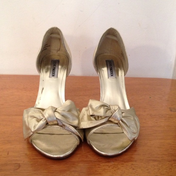 Steve Madden, leather, gold, 3 inch heels.