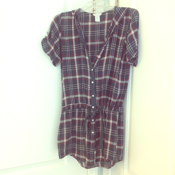 Super cute Short sleeved plaid hoodie.