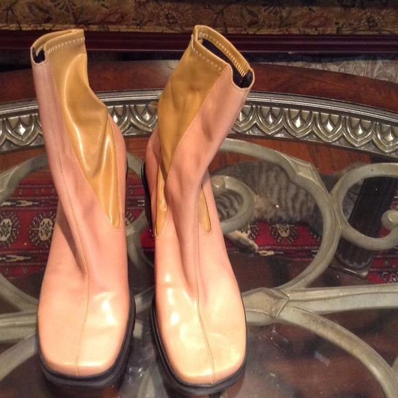 Tan boots 💥💥Reduced