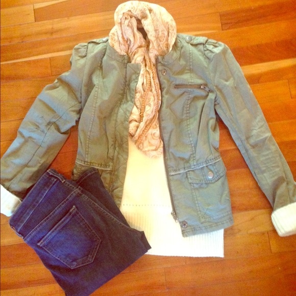 Military inspired dark green jacket