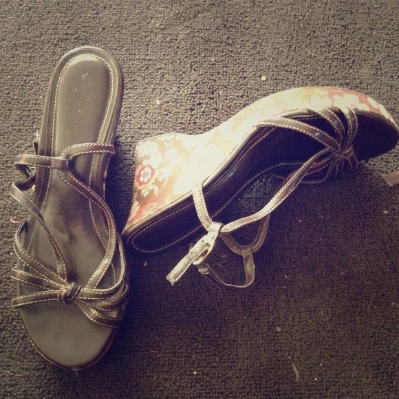 Flower wedges