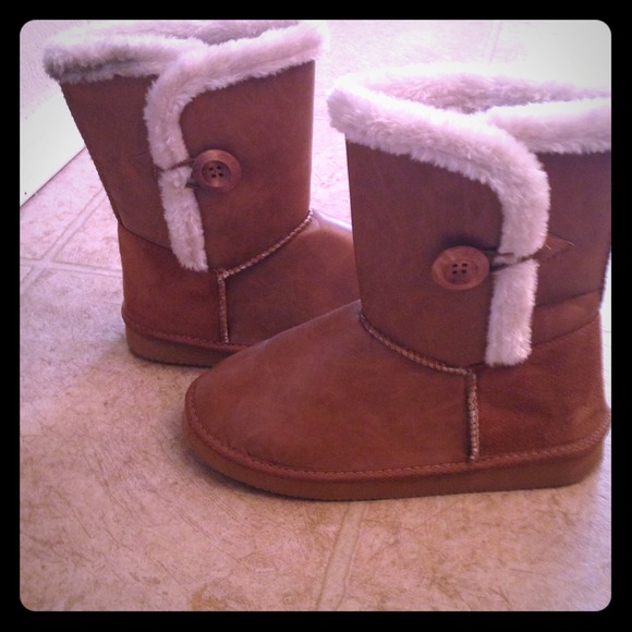 RESERVED Cute, shin high winter boots