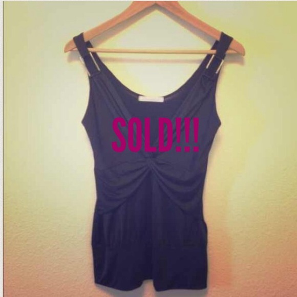 🎀Black top with sexy rouching and metal straps🎀