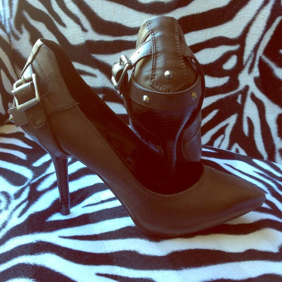 💜Simply Vera brown heels💜