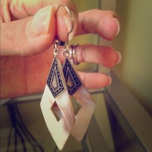 Dangle earrings diamond shaped