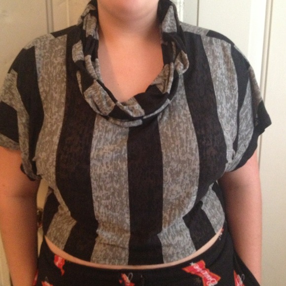 Large collar crop