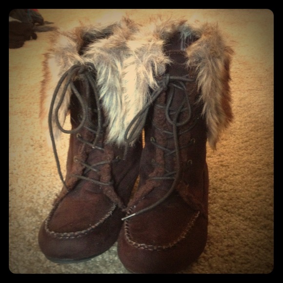 Brown faux fur boots