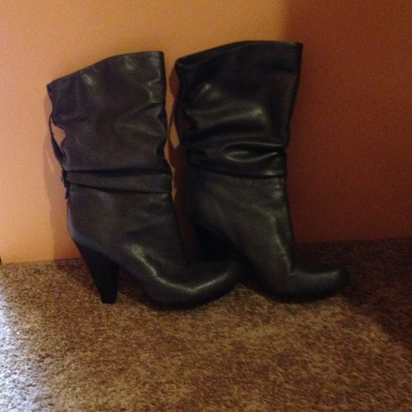 Grey boot