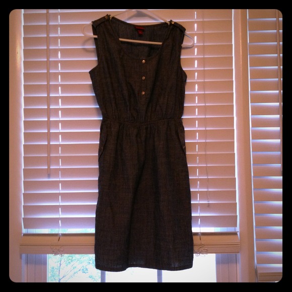 Blue sleeveless dress with pockets!