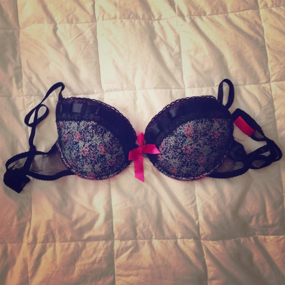 Adorable floral bra!🌸