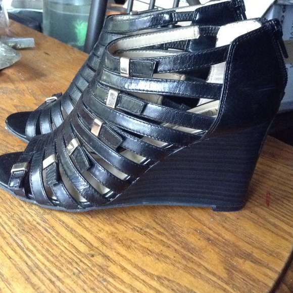 Gorgeous strapping I.N.C wedges - Picture 2 of 4