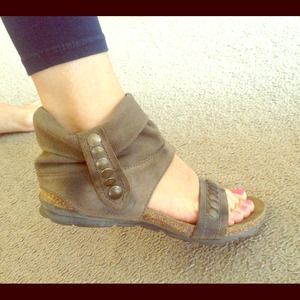 Studded boot sandals/European