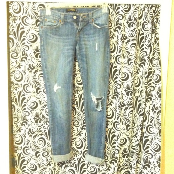 Cropped distressed Levi jeans