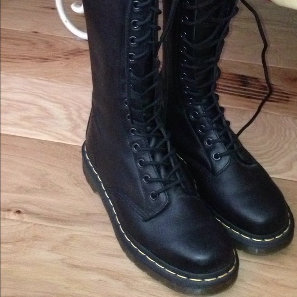 Dr. Martens Air Wave Boots size 8 never ever used❗
