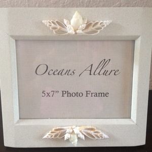 Handmade shell 5x7" photo frame.