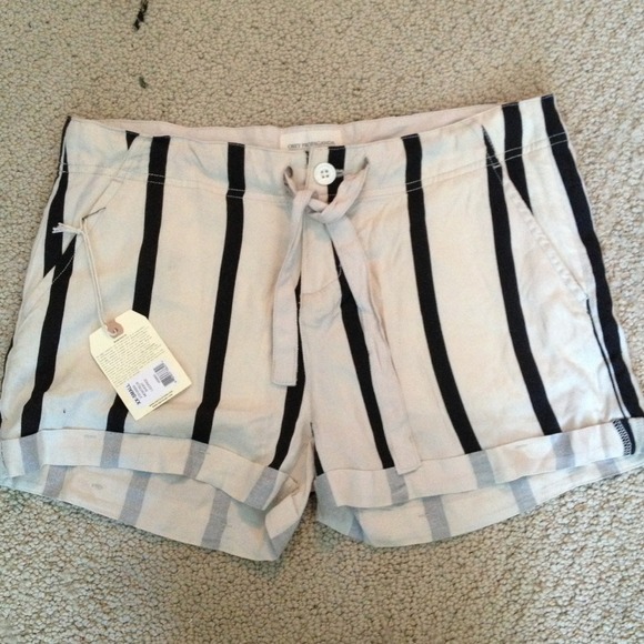 BRAND NEW OBEY SHORTS