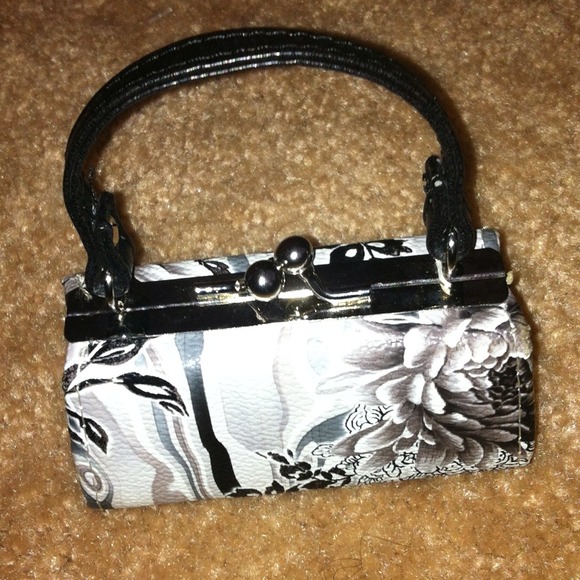 Cute Brand new coin purse from Kirkland's