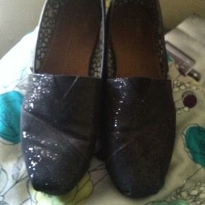 black sparkle toms
