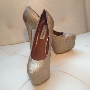 Steve Madden gold high heel shoes