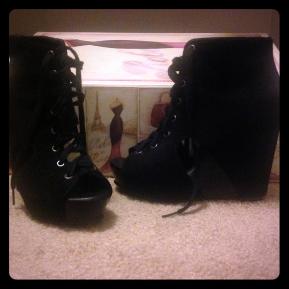 Lucky Brand "Nellie" Black Suede Bootie