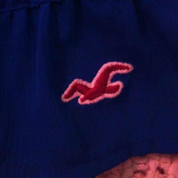 Flowy Navy Blue Hollister shirt 💁 - Picture 2 of 3