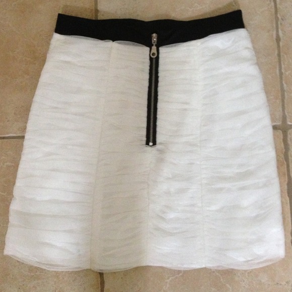 White Tulle Skirt - Picture 2 of 4