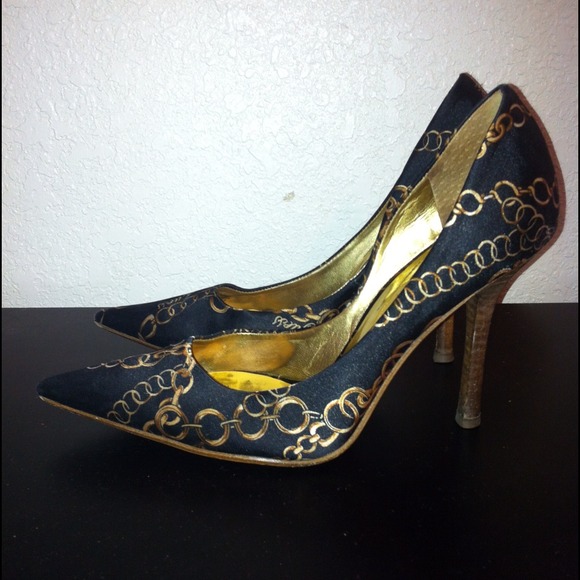 ❓GUESS BLACK SATIN JEWEL PRINT PUMPS❓