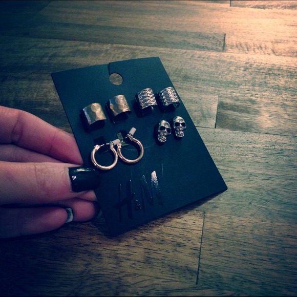 {H&M earring set}