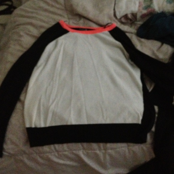 Black and white sweatshirt