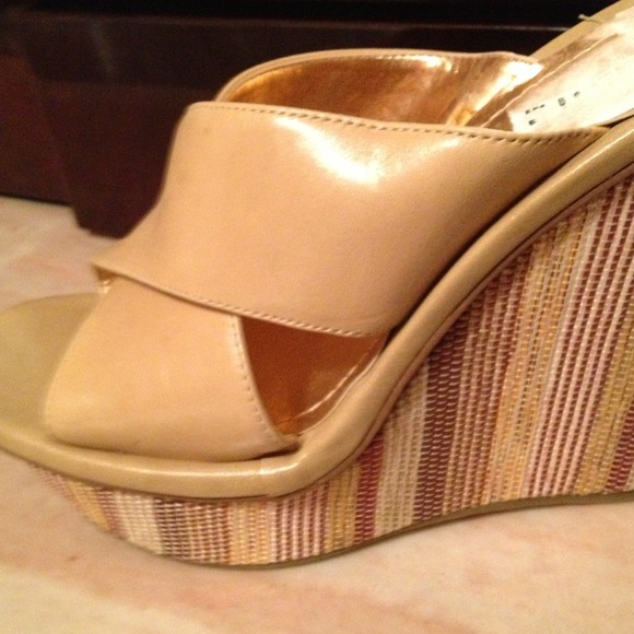🚩SOLD🚩as bundle BCBG Wedge Sandals - Picture 2 of 3