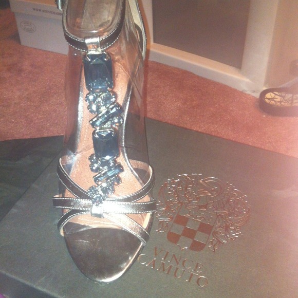 Vince camuto heals with stones