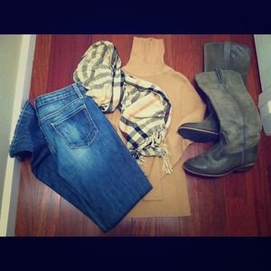 **Sold in bundle!**Victoria's Secret Moda sweater