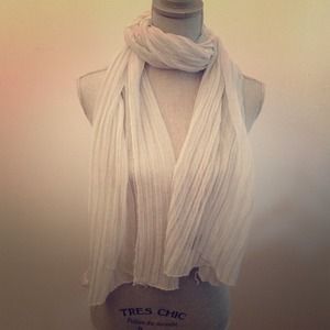 🚫SOLD LOCALLY🚫 Silver/gray spring/summer scarf
