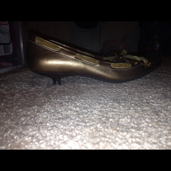 SHOES ! - Picture 2 of 4