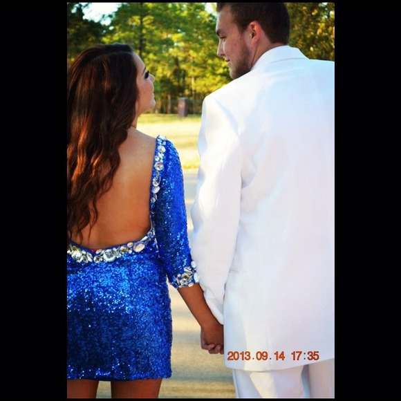 Gorgeous alyce Paris dress !!!